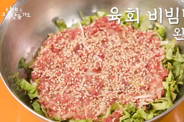 청도가마솥국밥집의 대표매뉴 육회비빔밥 /사진=유튜브 '님아 그 시장을 가오' 청도가마솥국밥집의 대표매뉴 육회비빔밥 /사진=유튜브 '님아 그 시장을 가오'