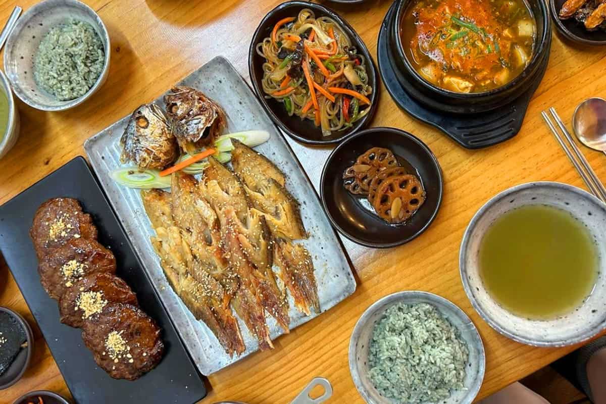 한수위 약초밥상 수제떡갈비·보리굴비 한수위 약초밥상 수제떡갈비·보리굴비