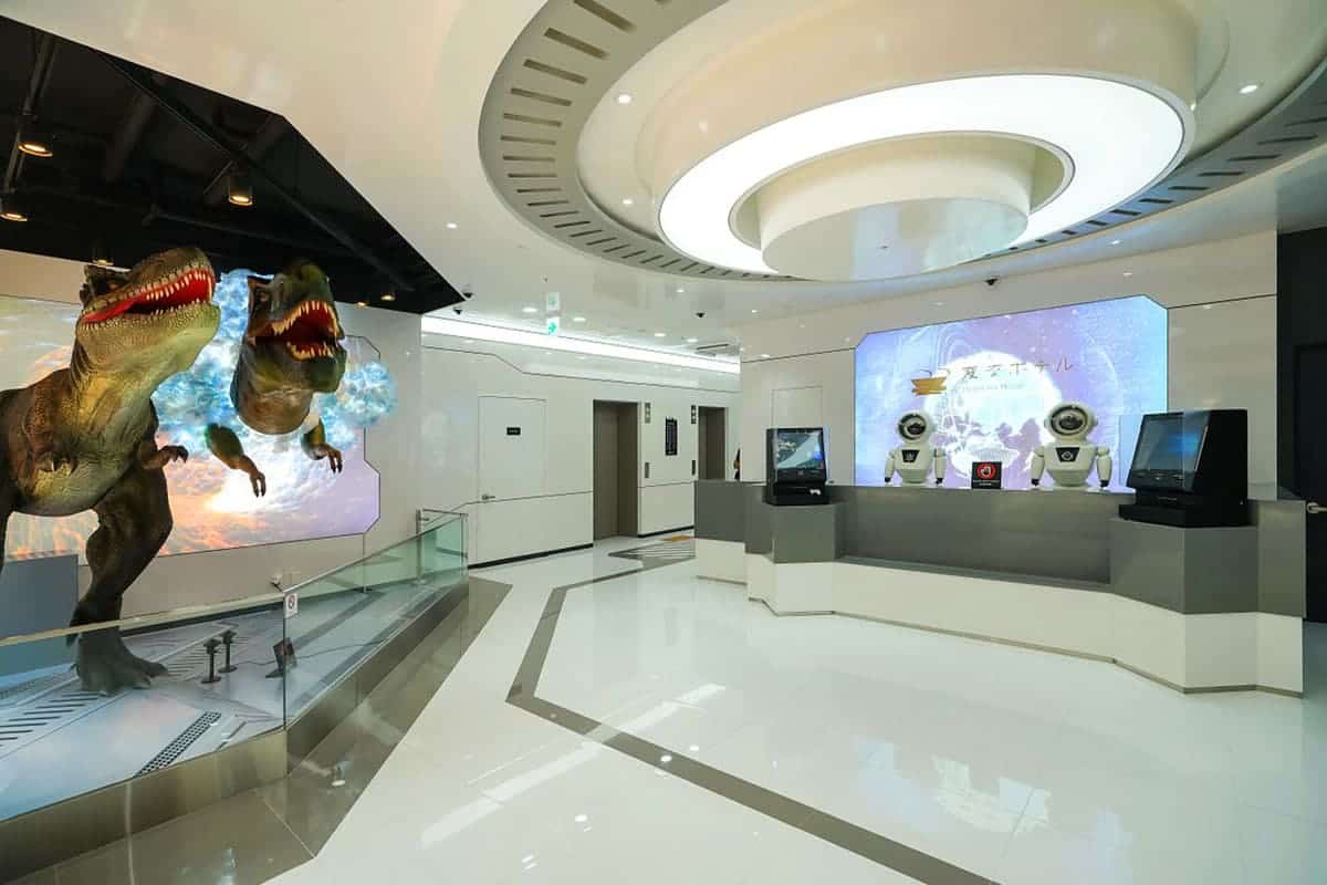 헨나호텔 로비 공룡과 로봇 헨나호텔 로비 공룡과 로봇