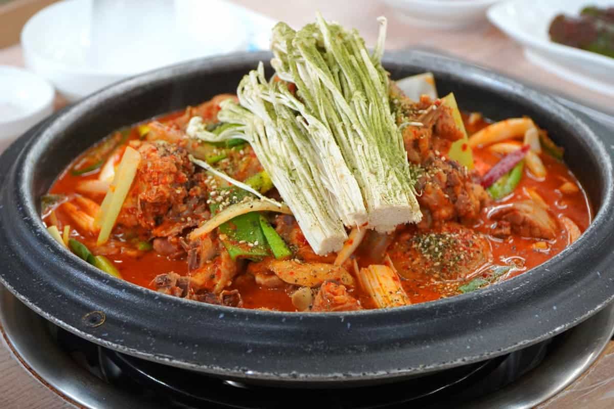 밥상머리 한방 토종닭볶음탕 