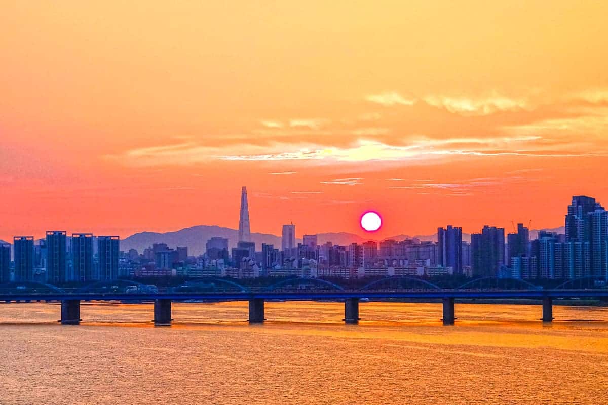 롯데월드타워 일몰 / 사진=게티이미지뱅크