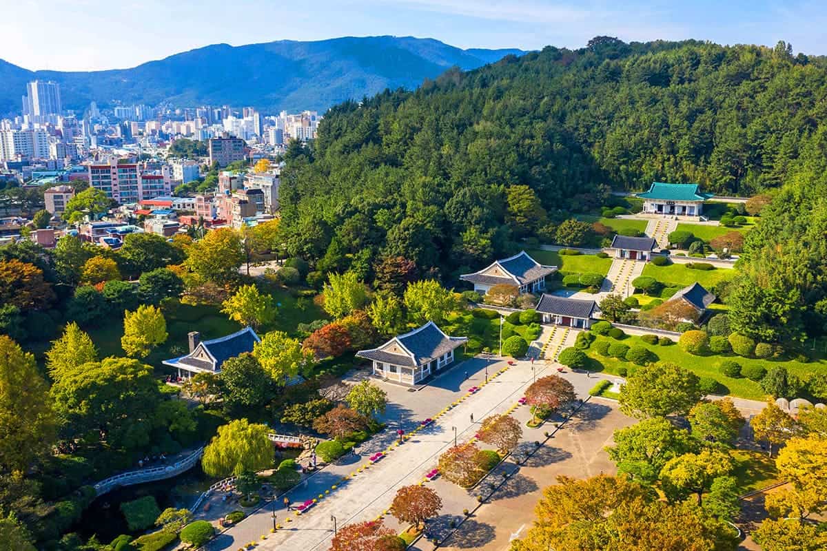충렬사 전경  