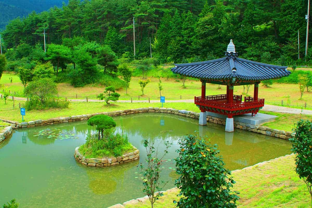 내산서원 연못 정자 / 사진=한국관광공사 김지호