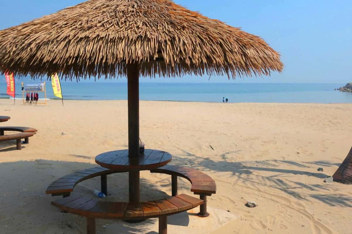 용한리 해수욕장 모래사장 