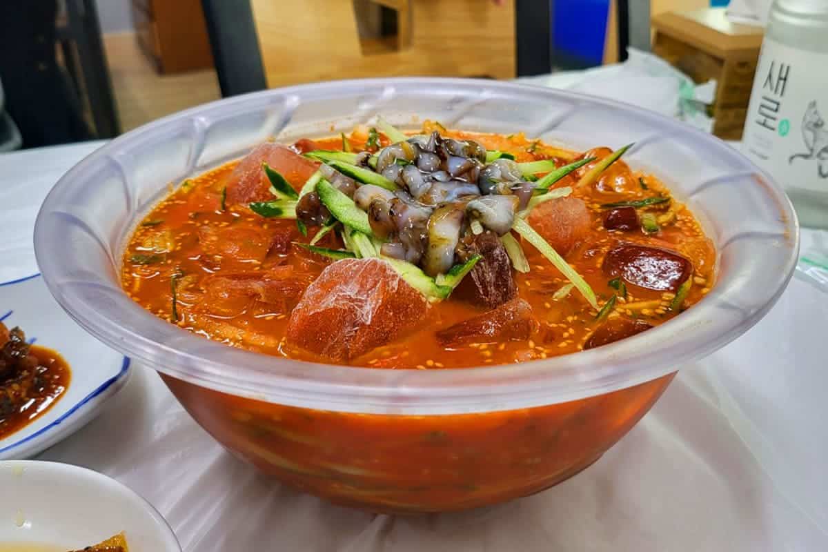 광범이네 육수 가득 물회 