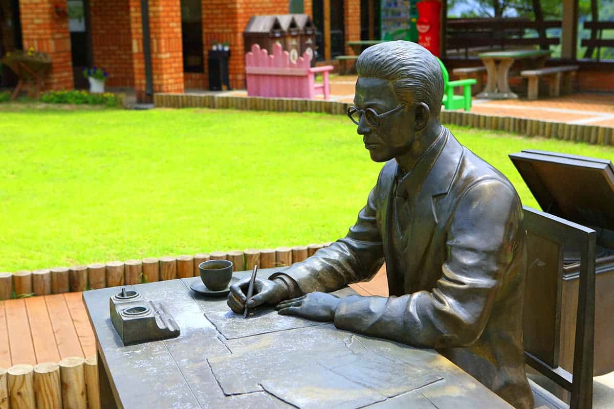 이효석 문학관 동상 이효석 문학관 동상