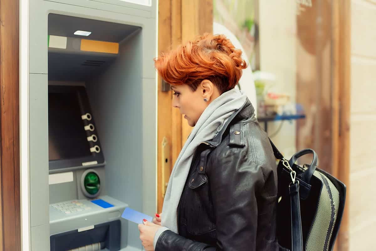 ATM 기기 돈 인출 ATM 기기 돈 인출