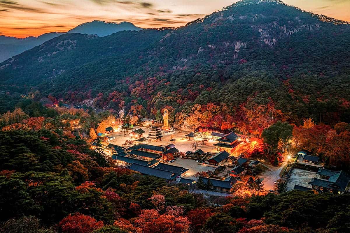 법주사 추경 / 사진=한국관광공사 이범수 법주사 추경 / 사진=한국관광공사 이범수