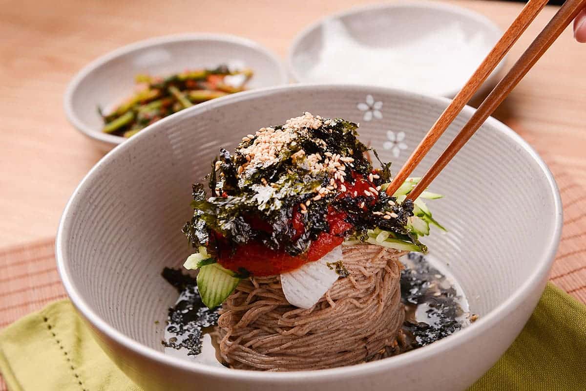 메밀로 만든 막국수 