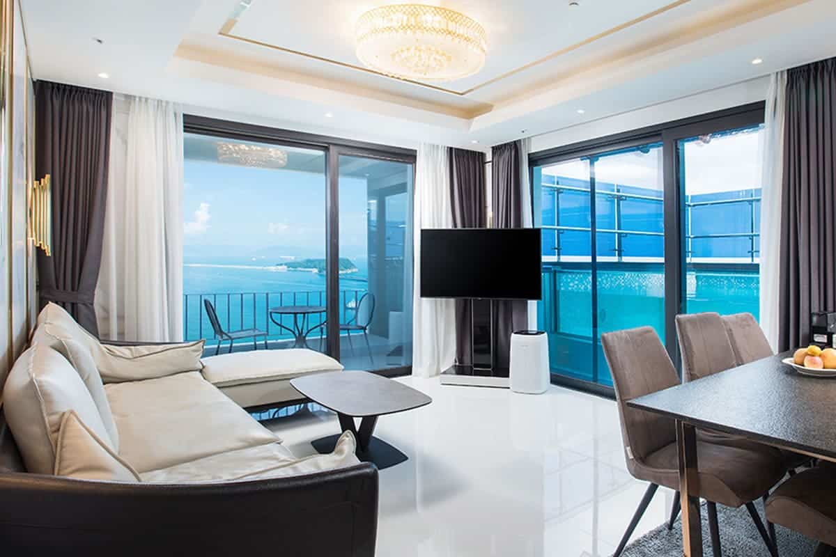 여수 유탑 마리나 호텔 & 리조트의 로얄 킹 풀빌라 객실 여수 유탑 마리나 호텔 & 리조트의 로얄 킹 풀빌라 객실