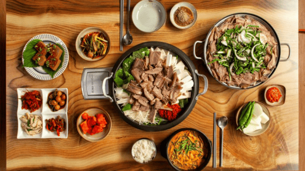 흑염소 전골 및 수육 / 사진=온라인커뮤니티
