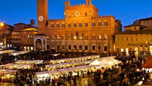 캄포광장 크리스마스 시즌 / 사진=Learning Italy 캄포광장 크리스마스 시즌 / 사진=Learning Italy