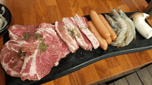 꽃담소 리필정식 굽기 전 / 사진=온라인커뮤니티