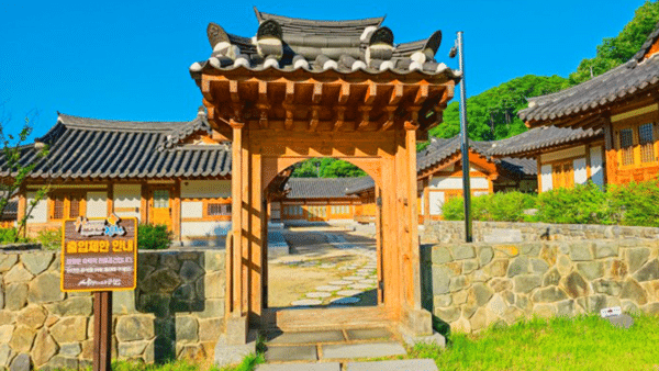 사명대사공원건강문화원 입구 / 사진=온라인커뮤니티