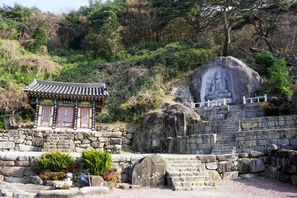 밀양 만어사 / 한국관광공사 이범수? 밀양 만어사 / 한국관광공사 이범수?
