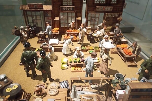 부산박물관 예술작품 전시 /사진=온라인커뮤니티 부산박물관 예술작품 전시 /사진=온라인커뮤니티
