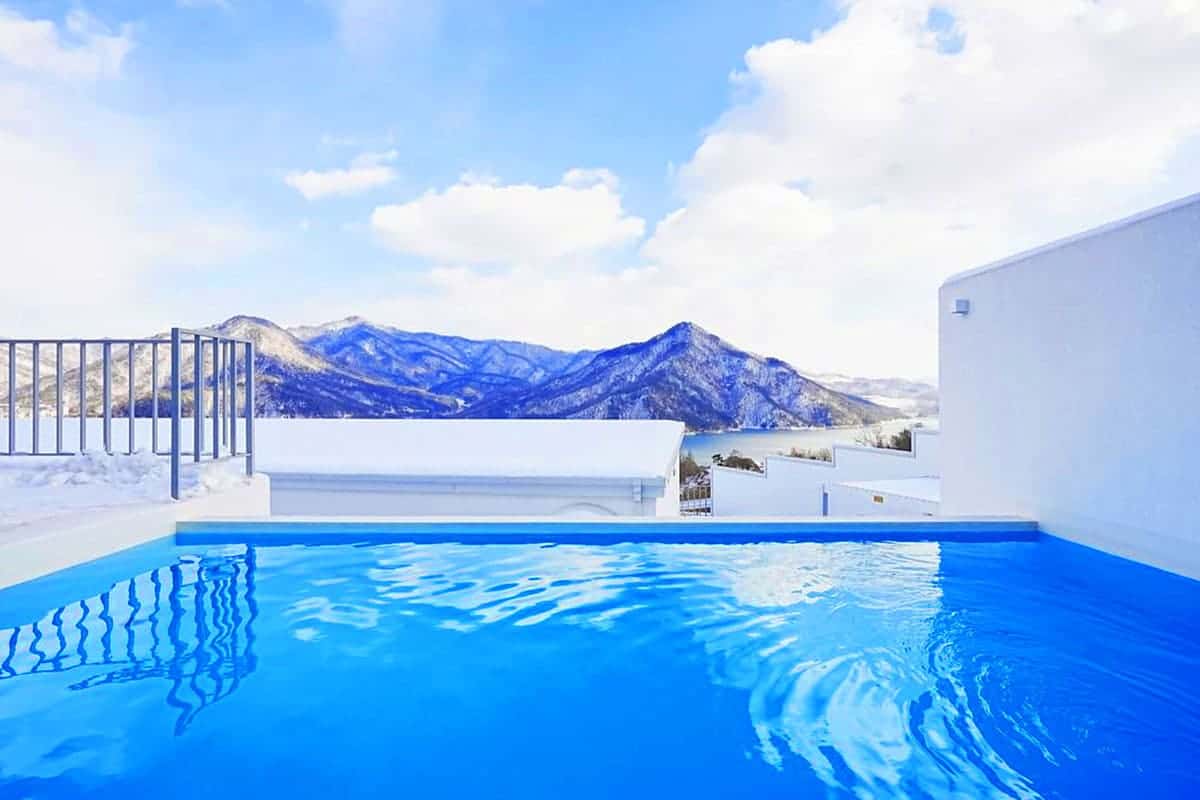 장엄한 설산뷰 온수풀 장엄한 설산뷰 온수풀