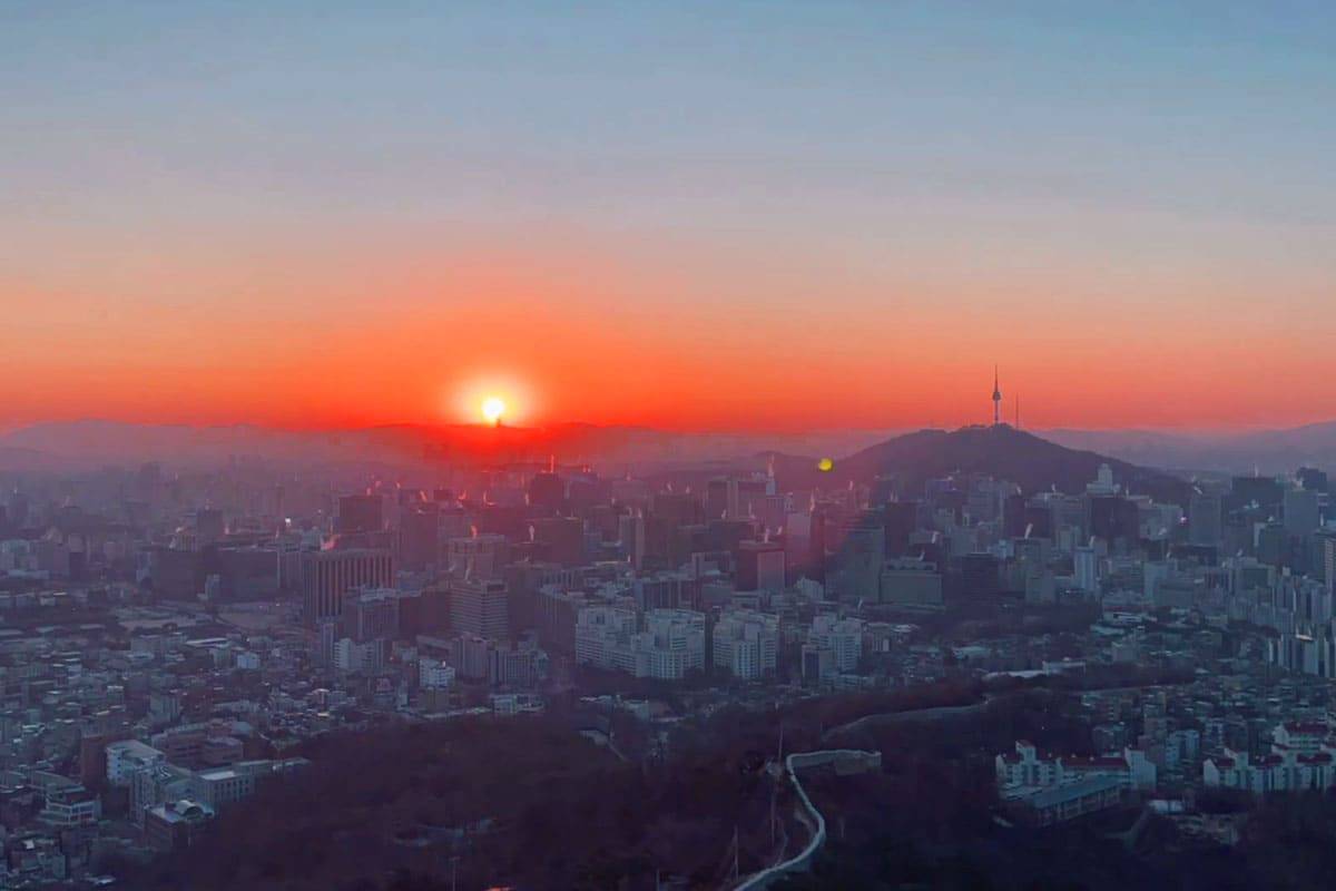서울 인왕산 청운공원 일출 서울 인왕산 청운공원 일출