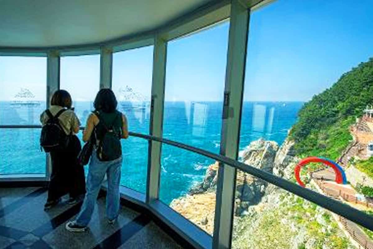 부산 태종대 전망대 내부 부산 태종대 전망대 내부