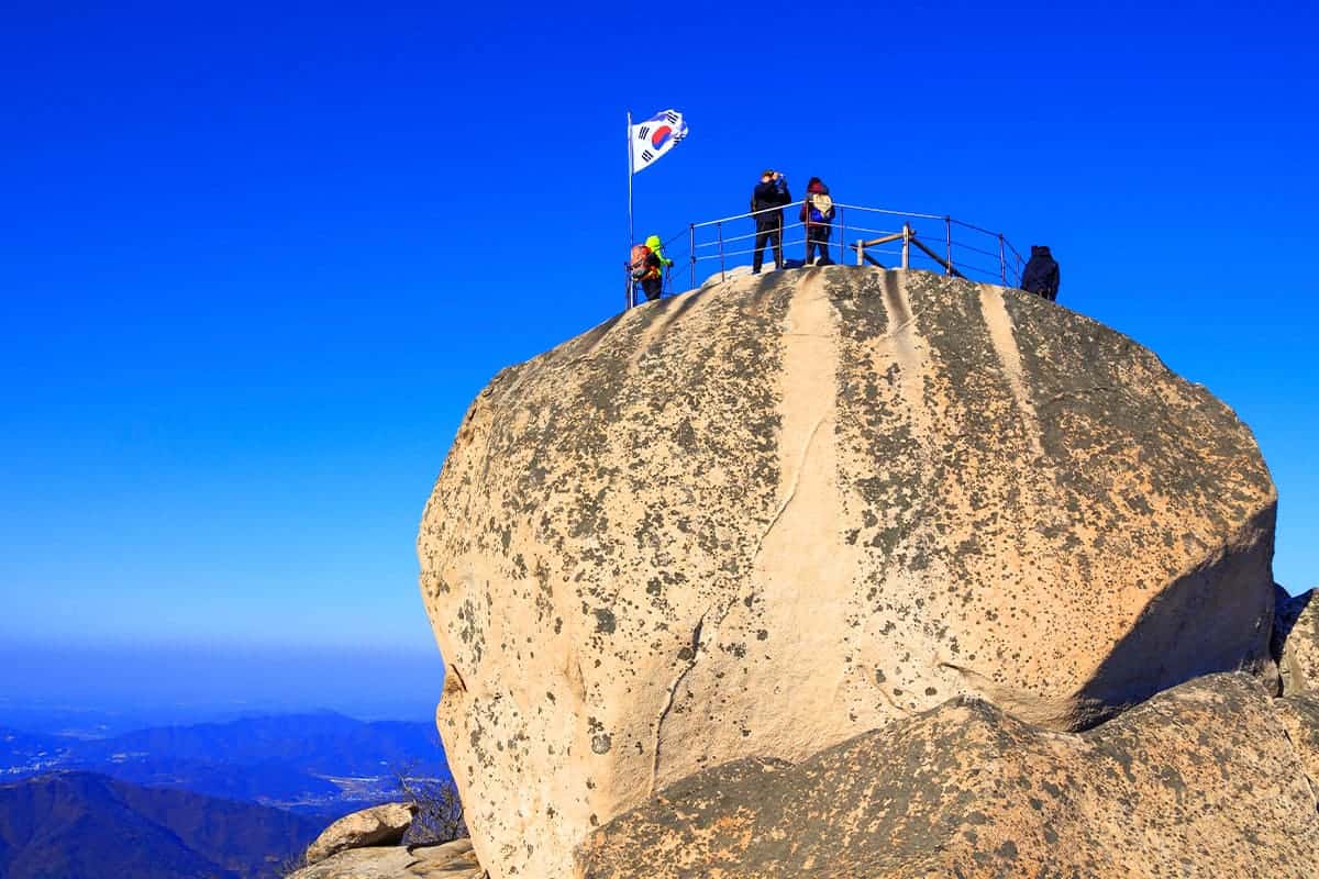 백운대에 오른 등산객 백운대에 오른 등산객