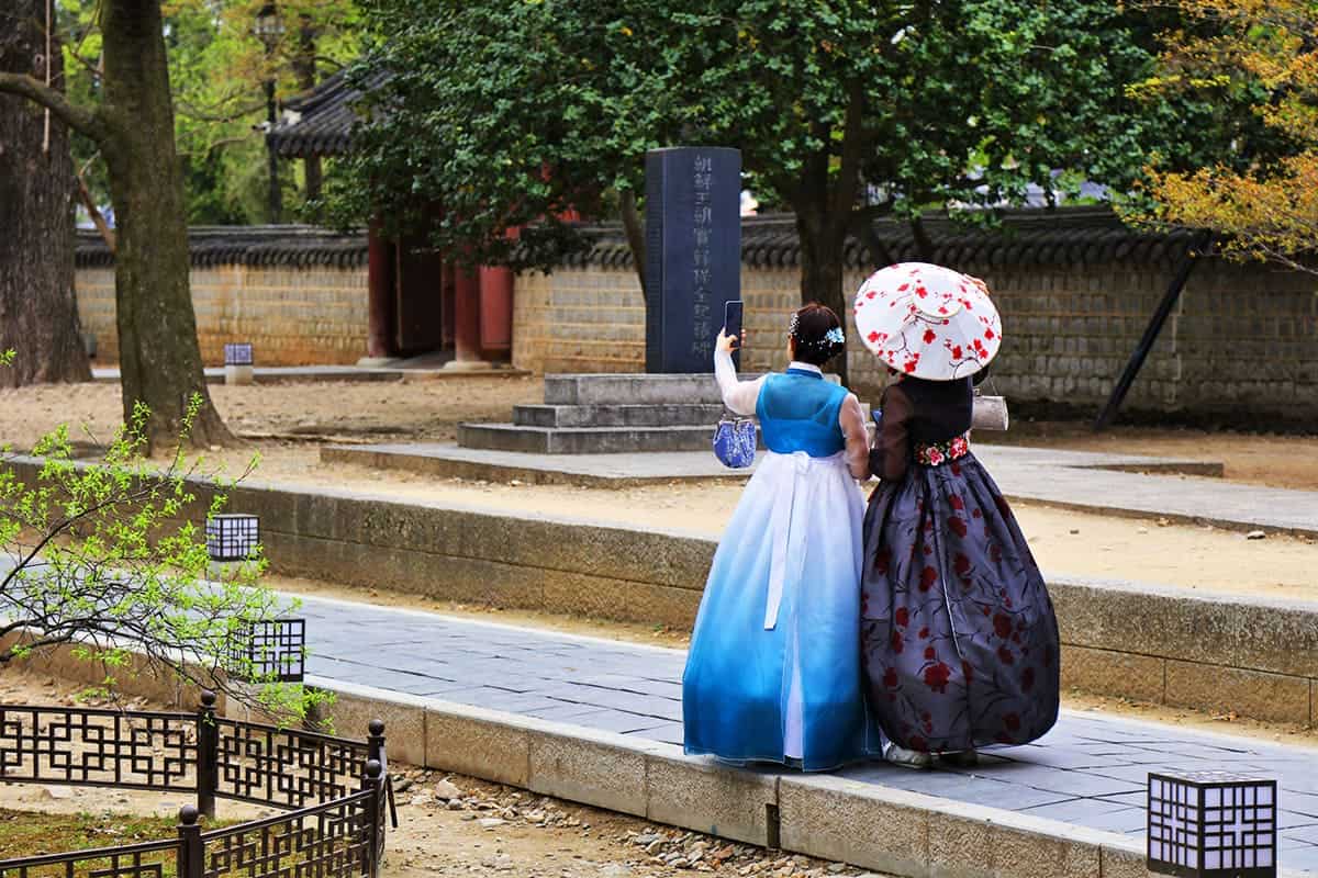 사진을 남기는 관광객 사진을 남기는 관광객