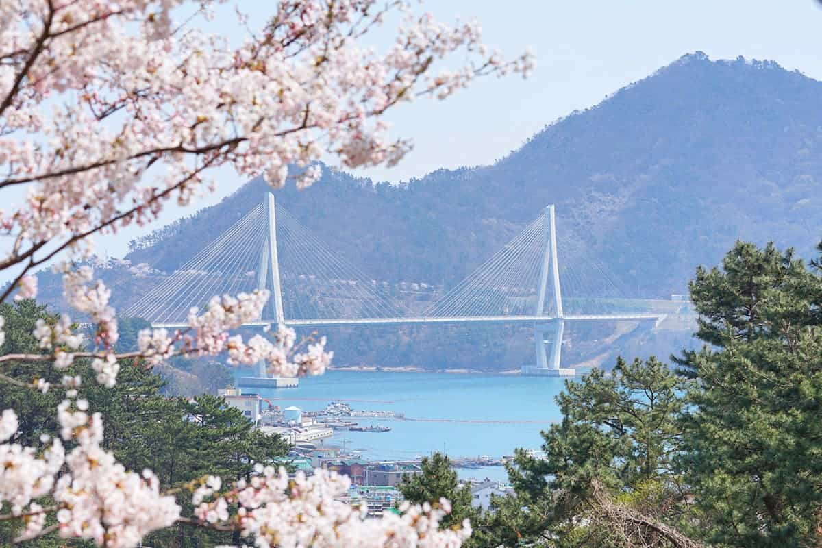 통영 사량도 덕동마을 봄 통영 사량도 덕동마을 봄