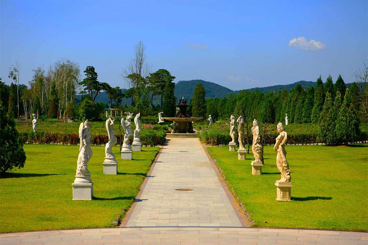 벽초지수목원 동상 벽초지수목원 동상