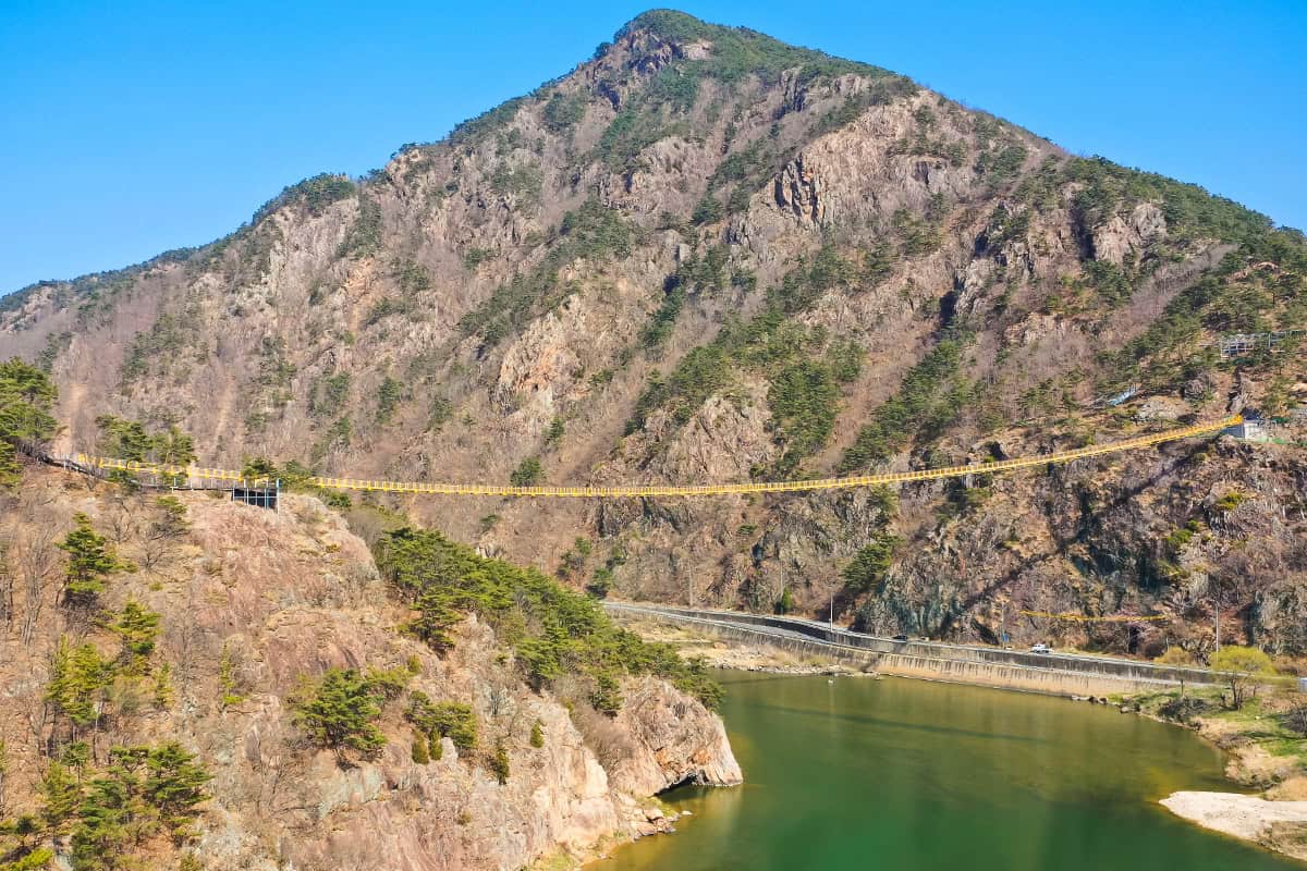 아찔한 월영산 출렁다리 전경 아찔한 월영산 출렁다리 전경