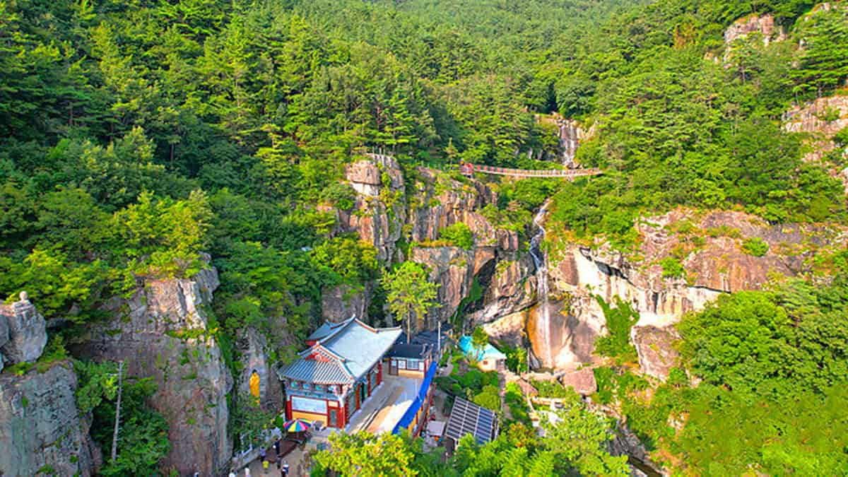 구절산 폭포암 항공샷 구절산 폭포암 항공샷