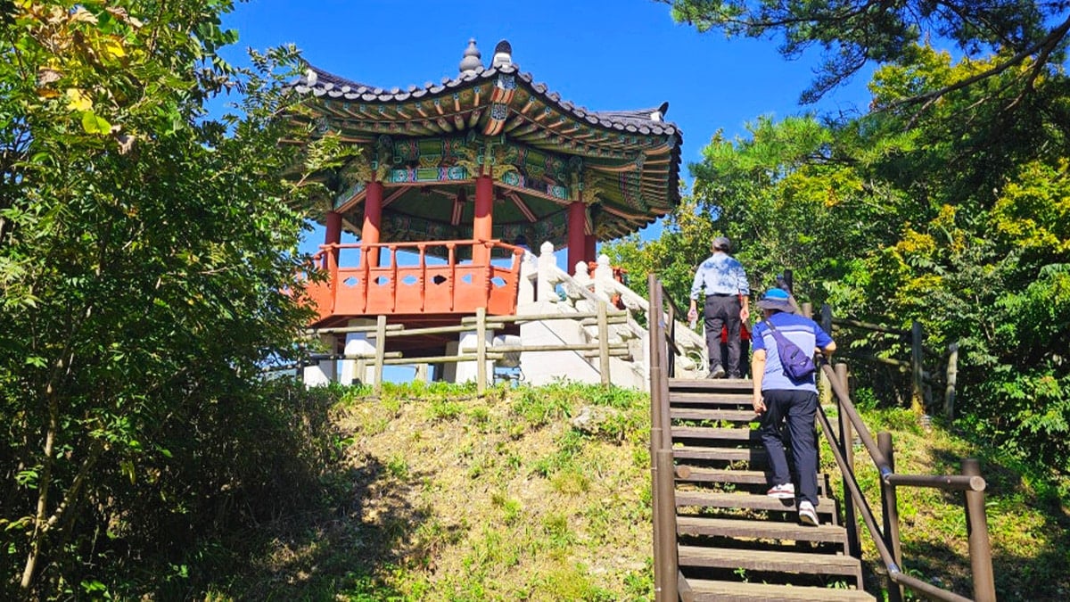 문경 봉명산 출렁다리 계단 문경 봉명산 출렁다리 계단