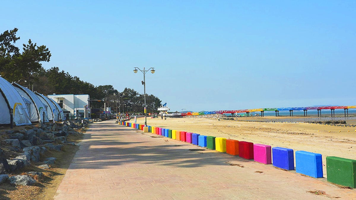 돌머리해수욕장 산책로 돌머리해수욕장 산책로