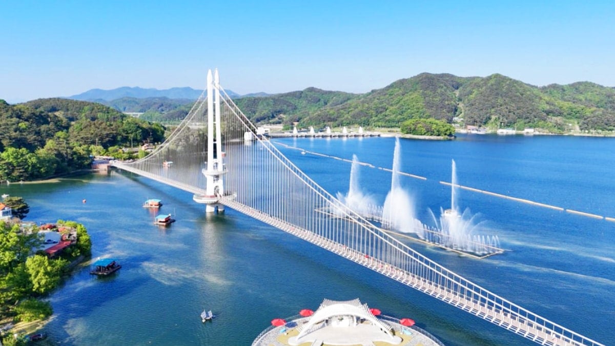 예당호 출렁다리 전경