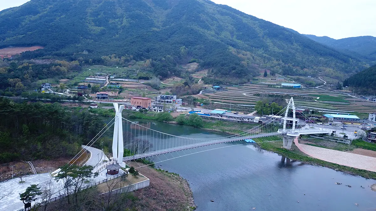 대황강 출렁다리 전경