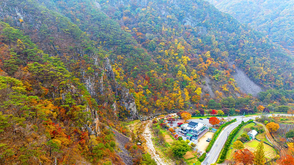 쌍곡구곡 절벽 전경