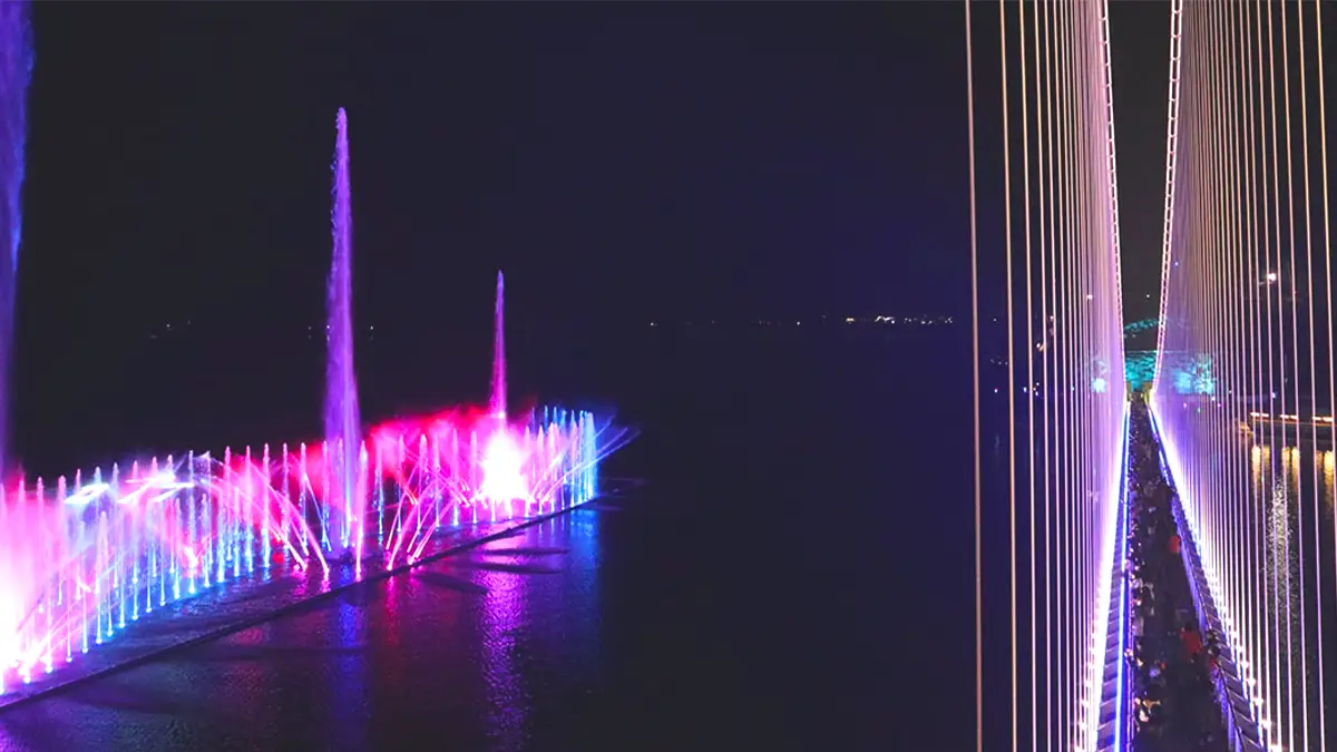 예당호 출렁다리 음악분수